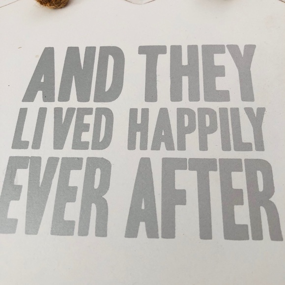 White Wooden Wall Plaque. - Picture 2 of 2